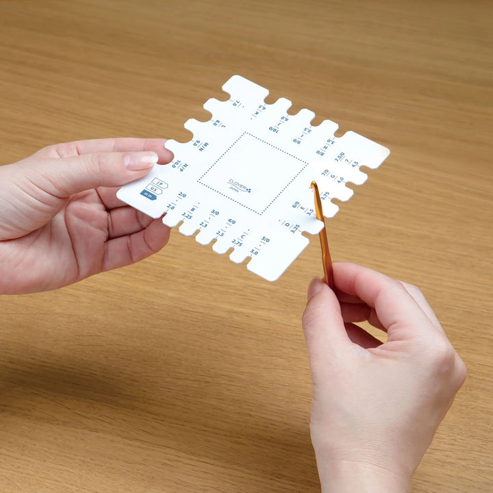 Clover Swatch Ruler and Needle Gauge