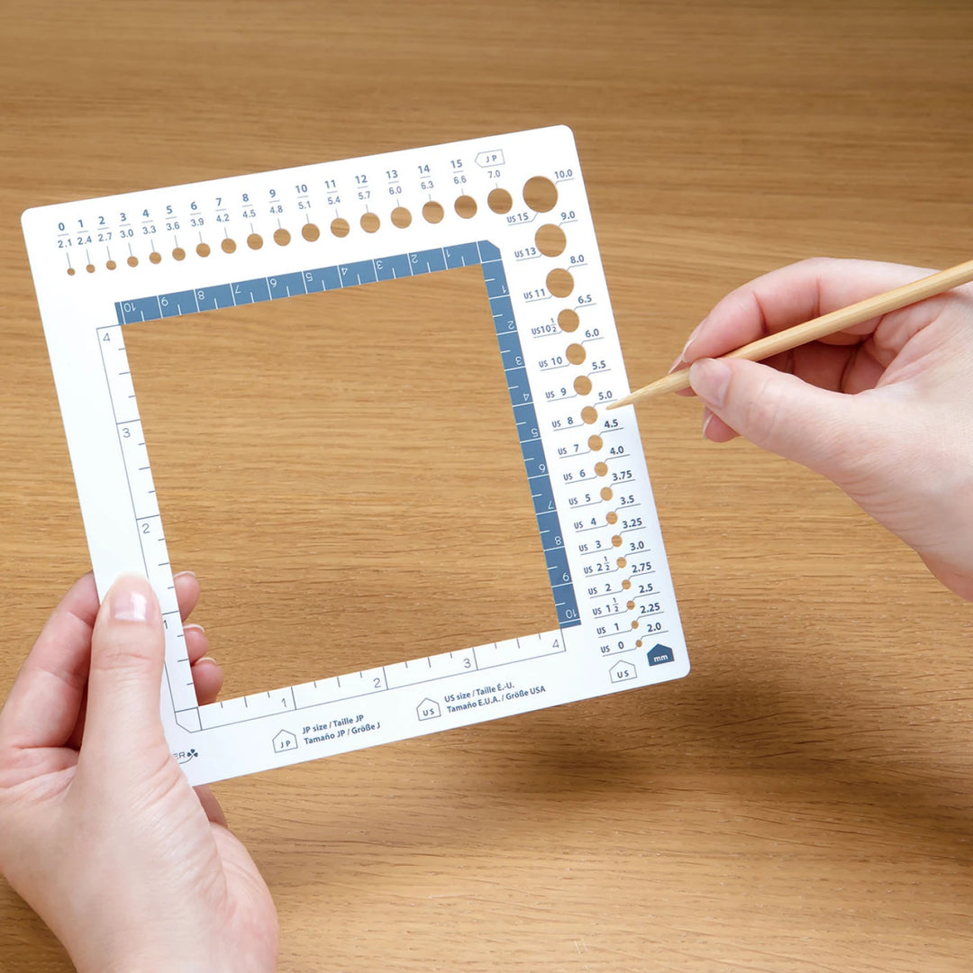 Clover Swatch Ruler and Needle Gauge